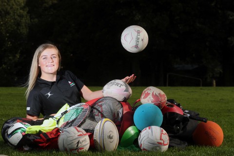 Lauren Richards – rhagori ar ei thargedau.