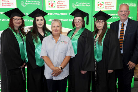 B&Q Graduates at awards ceremony.